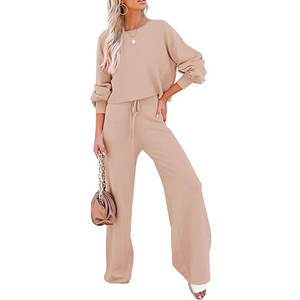 Costume d'échauffement pour femmes de haute qualité léger et respirant taille personnalisée motif solide vente à bas prix - Product Image 1