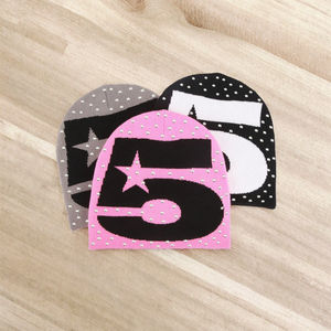 Bonnet d'hiver unisexe Rehex Impex 100% acrylique, tricoté avec un motif de crâne en jacquard, logo brodé et ajustement réglable. - Product Image 1