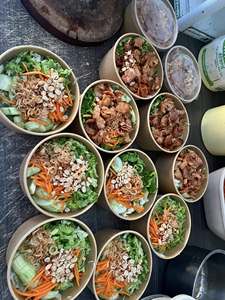 Ensaladera de sopa de fideos de 750ml de proveedor de Vietnam de alta calidad, cuenco desechable de papel Kraft para servir con tapa, superventas, precio barato - Product Image 5