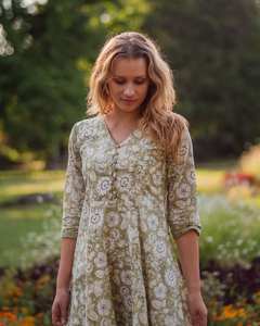 Robe en coton imprimée à la main Melissa Floral, style bohème, décontractée, pour occasions spéciales - Product Image 3