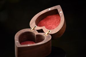 Boîte à bijoux en bois en forme de cœur personnalisée, organisateur en bois naturel artisanal pour bagues, boucles d'oreilles, article cadeau - Product Image 6