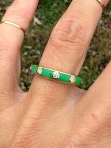 Bague de fiançailles et de mariage en or jaune 14 carats, sertie de diamants naturels, avec un cadre en émail vert luxueux, empilable - Product Image 5