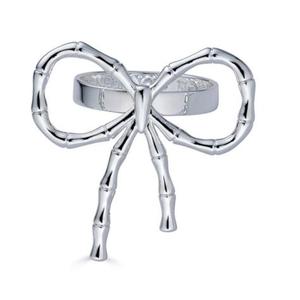 Ronds de serviette légers en acier inoxydable avec design sans couture et matériau de première qualité pour les tables formelles et décontractées - Product Image 4