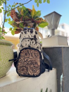 Sac à dos design Sac sculpté usiné à la main Sac à dos en cuir de fourrure de vachette Sacs d'école élégants Sacs unisexes Produit en vrac en gros - Product Image 5