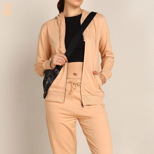 Chándales de Invierno Personalizables para Mujer, Casuales, Sólidos, Impermeables, de Alta Calidad, Hechos en Pakistán, con Logotipo Impreso y Capucha - Product Image 3
