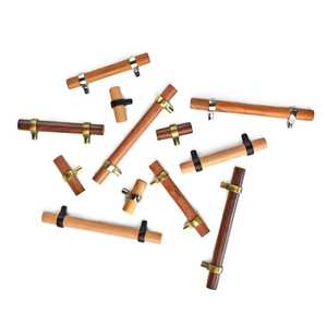 มือจับประตูห้องนอนขัดเงาสไตล์ความรักแบบพรีเมี่ยมพร้อมล็อคก้านไม้สีทองร่วมสมัยสีดำและสีบรอนซ์สำหรับบ้านสมัยใหม่ - Product Image 1