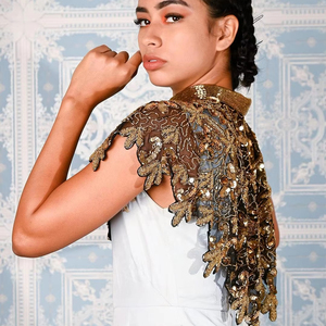 Elegante y Hermoso Traje de Fiesta con Capa Estilo Burlesque, Adornado con Perlas, Lentejuelas y Cuentas, Cuello en V, Largo hasta el Suelo, con Sujetador Incorporado - Product Image 1