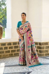 El último diseñador Banarasi Soft Silk Zari Weaving Saree de Fab Zone - Product Image 2