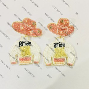 Pendientes de novia de vaquera hechos a mano, joyería de boda occidental chapada en oro con cuentas de semillas y perlas para fiesta de compromiso despedida de soltera - Product Image 4