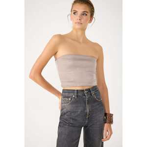 Chemise sans manches à col rond en tissu polyester brillant décontracté avec logo sur le devant, longueur courte - Product Image 1