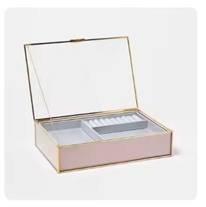 Boîte à bijoux moderne en métal et verre dorée pour les mariages et les cadeaux - Product Image 1