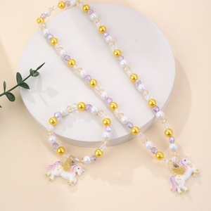 2 個キッズユニコーンペンダントネックレスブレスレットセットカラフルなアクリルビーズ DIY ジュエリーパーティー記念品ドレスアップジュエリー - Product Image 6