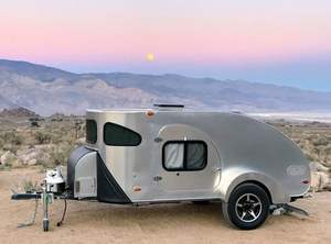 Mini-caravane légère en forme de larme pour le camping familial hors route. - Product Image 5