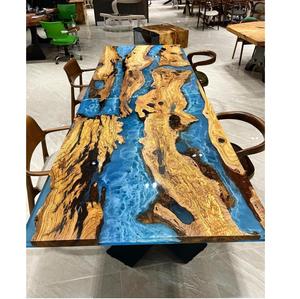 Mesa de Comedor con Incrustaciones de Resina de Diseño Único para Cocina Contemporánea y Espacios de Comedor Abiertos Disponible al Mejor Precio del Mercado - Product Image 1