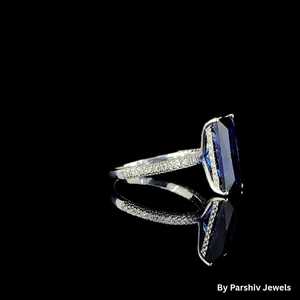 Bague en diamant naturel élégante et demandée, parfaite pour les fiançailles ou les anniversaires, disponible à un prix abordable - Product Image 1