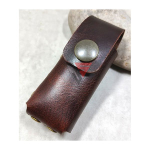 Gaine en cuir de couteau de poche pliant avec rabat pliant, fermeture à bouton-poussoir en laiton, raccords à boutons en laiton - Product Image 1