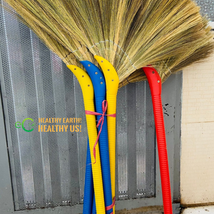 Escoba Eco2go Vietnam de Alta Resistencia y Ligera para Limpieza de Pisos en Interiores y Exteriores - Escoba con Mango de Madera Directo de Fábrica - Product Image 2