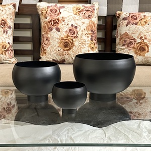 Cuenco decorativo de Metal Theodore en base cónica, nuevo diseño hecho a mano, cuenco para servir frutas y aperitivos de acero inoxidable para centro de mesa - Product Image 5