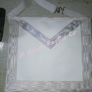 Tablier blanc maçonnique anglais Regalia EA avec double rabat et boucle à dégagement rapide avec ceinture élastique - Product Image 5