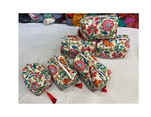 Bolsa DE ASEO con estampado de bloque de mano indio con cierre de cremallera Estilo de moda acolchado para maquillaje o cosméticos - Product Image 1