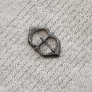 Hebilla de cinturón de cobre medieval vikingo con diseño arqueado - Product Image 2