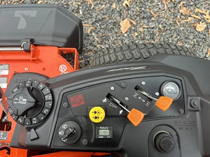 ราคาโรงงานถูกมาก เครื่องตัดหญ้าแบบนั่งขับ Kubota Z725 ปี 2024 25 แรงม้า แบบ Zero Turn ขนาด 60 นิ้ว ระบบไฮโดรสแตติก สำหรับงานหนัก ขาย - Product Image 5