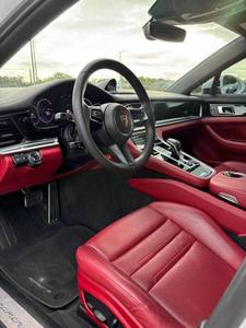 Usado cuidadosamente 2022 P-orsche Panamera 4dr Sedan AWD - Product Image 3
