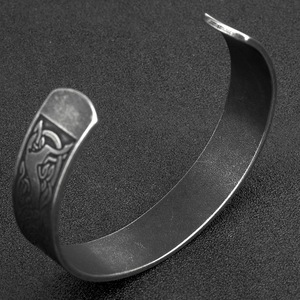 Bracelet pour homme en acier inoxydable de style nordique rétro, design unique double loup viking - Product Image 3