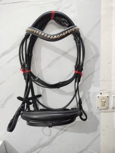 ชุดเดรสม้าคุณภาพพรีเมี่ยมหนังที่ดีที่สุดบุด้วยแผ่นรองสีดำและบังเหียนเว็บจากอินเดีย... - Product Image 2