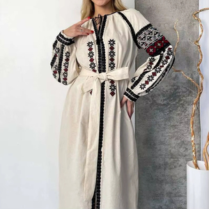 Robe en lin brodée Ukraine noire faite à la main Style Vishivanka avec des détails de chemise brodés traditionnels pour les femmes - Product Image 1