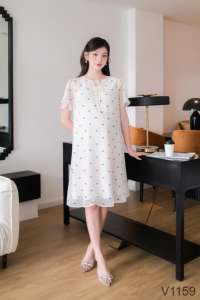 Robe de maternité d'été confortable en mousseline de soie brodée douce et pratique Design V1159-Straight floral non décoloré - Product Image 2