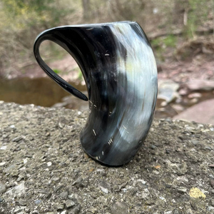 Auténtica Taza Vikinga Ecológica de Cuerno de Búfalo Hecha a Mano, Grado Alimenticio, Estilo Medieval, Religiosa, Feng Shui, Taza de Cerveza con Diseño Animal - Product Image 1