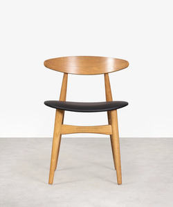 La forme de ces chaises en fait des pièces uniques et originales 2412631 - Product Image 1