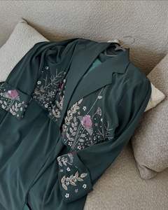 Abaya de Oración de Manga Larga, Hecha a Mano en Dubái, de Seda con Hermoso Bordado, Color Personalizado, Antiarrugas - Product Image 3