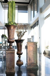 Vase décoratif de dessus de table en métal fini de cuivre - Product Image 4