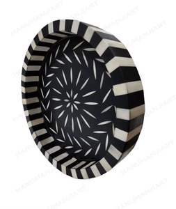 Plateau d'incrustation d'os traditionnel de fabrication indienne utilisé comme pièce de décoration ou plateau de service fonctionnel disponible à la vente - Product Image 3