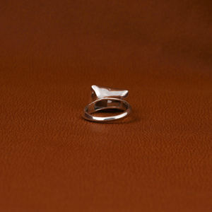 Bague de fiançailles classique en or blanc massif 18KT 5.50Ct Green Radiant Cut Lab Grown Accent Bezel Setting - Product Image 3