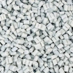 เม็ดพลาสติก HDPE PP-R สีขาวนำกลับมาใช้ใหม่สำหรับการขึ้นรูปอัดขึ้นรูปและอุปกรณ์ประปา - Product Image 1