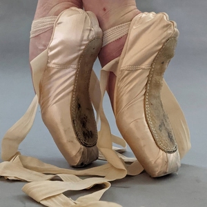 Zapatos de baile de Ballet de cuero de lona elástica, zapatillas de baile profesionales de suela dividida, práctica de rendimiento para mujeres y niñas - Product Image 4