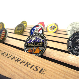 Logotipo personalizado grabado desafío promocional moneda exhibición madera - Product Image 3