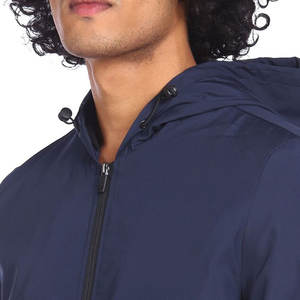 Chaqueta Softshell ligera de alta calidad de Pakistán Ropa de invierno con capucha larga Lona de gran tamaño Tela fina Estilo de calle alta - Product Image 5