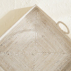 Elegancia tejida a mano Una bandeja de ratán bellamente elaborada para agregar encanto natural a cualquier espacio - Product Image 4