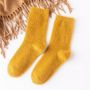 ถุงเท้าแฟชั่นขนปุยสำหรับผู้หญิงถุงเท้าขนฟูหัวใจทำจากผ้าถักลายลูกเรือนุ่มสบายสำหรับฤดูหนาวใช้ในชีวิตประจำวัน - Product Image 5