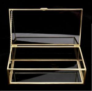 Boîte à bijoux en laiton et verre avec un design élégant parfait pour les cadeaux, la décoration de vanité de bijoux et l'utilisation quotidienne - Product Image 3