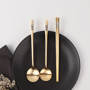 Nouveau design Ensemble de couverts minimalistes en métal Couverts de designer pour les événements de mariage et les cadeaux d'affaires Caractéristiques durables - Product Image 3