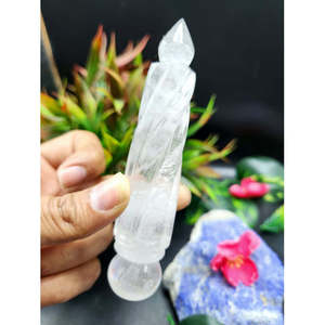 Sculpture en quartz clair d'un phurba traditionnel - Sculptures en pierres précieuses et cristaux - 5 pouces et 95 grammes - Product Image 4