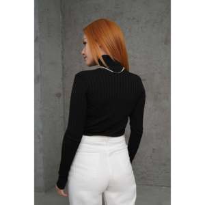 Pull col roulé côtelé noir pour femme Lustrin, vente en gros, avec design détaillé, idéal pour la collection automne-hiver - Product Image 5