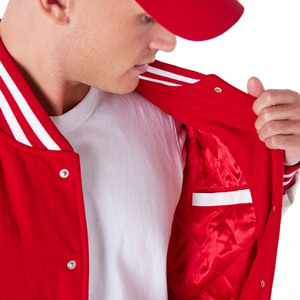 Nuevo diseño personalizado rojo y negro lana Varsity chaqueta para hombres Cierre de botón bolsillos interiores Letterman College béisbol bombardero chaqueta - Product Image 4