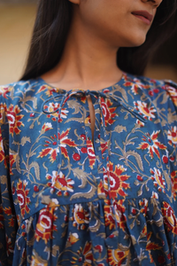 ชุดเดรสยาวพิมพ์ลายด้วยมือสำหรับฤดูร้อน ผ้าฝ้ายลายดอกไม้ ทำด้วยมืออย่างยั่งยืนสำหรับฤดูใบไม้ร่วง - Product Image 5