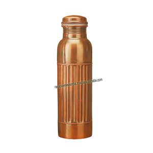 Bouteille d'eau en cuivre pur de qualité supérieure au design martelé grand récipient en cuivre pur ayurvédique noir antique au meilleur prix - Product Image 5
